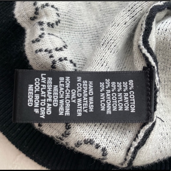 🌸NWT🌸 Saks Fifth Avenue sweater - Picture 9 of 9